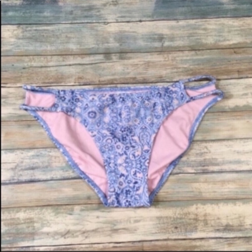 Xhilaration Blue Pink Paisley Bikini Bottoms Women’s XS Side Strap Cutout Swim - Picture 2 of 4